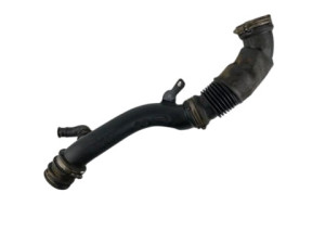 LR020027 (LAND ROVER) Патрубок воздуха от КВФ к турбине 2 часть левый 3.0TDI 24VRange Rover Sport 05-13 Land Rover Discovery IV 09-16