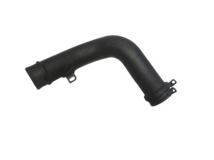 R2AA13230A (MAZDA) Патрубок воздуха от КВФ 2 частьMazda 3 09-14 Mazda 6 08-12