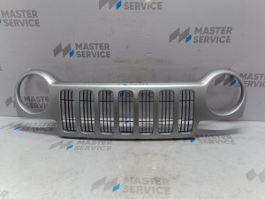 5072207AA (JEEP) Решетка радиатора -04