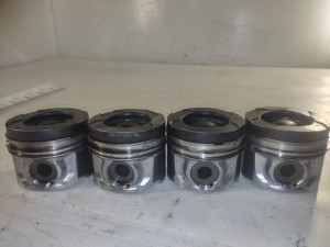 133010W011A0 (TOYOTA) Поршень левый 4.5TDI 32V 1VD-FTV 235HP