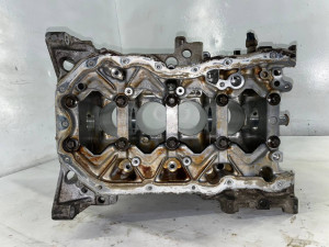 PE02-10-300A (MAZDA) Блок двигуна голий 2.0GDI 16V