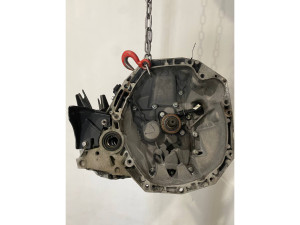 JR5137 (NISSAN) КПП 5 ступ гидр нажим центр стартер спереди 1.5DCI 8V