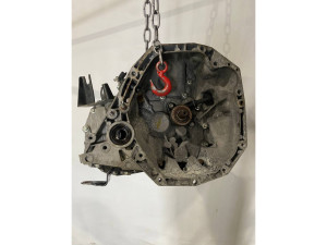 JR5137 (NISSAN) КПП 5 ступ гидр нажим центр стартер спереди 1.5DCI 8V