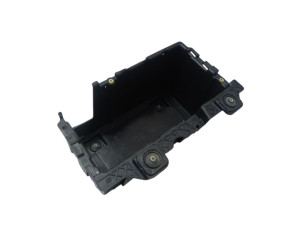 LR057223 (LAND ROVER) Полка аккумуляторная пластикRange Rover Sport 13-22 Range Rover 12-22