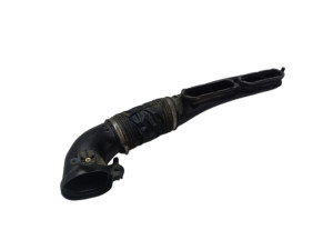 LR049313 (LAND ROVER) Патрубок воздуха к КВФ правый 3.0TDI 24VRange Rover Sport 13-22 Range Rover 12-22