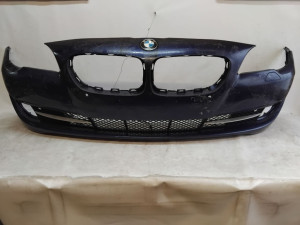 51117285961 (BMW) Бампер передний парктроник под омыватели фар в сборе