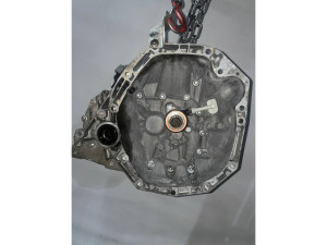 JR5306 (RENAULT) КПП 5 ступ стартер спереди спидометр с ABS 1.5DCI 8V