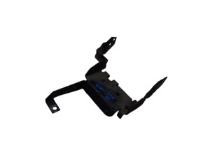 LR013923 (LAND ROVER) Кронштейн теплообменника масла АКППRange Rover Sport 05-13
