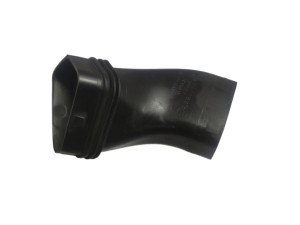 13717798876 (BMW) Патрубок воздуха от воздухозаборника к КВФBMW 3 E90-93 05-12 BMW X1 E84 09-15 BMW 1 E81-88 04-11