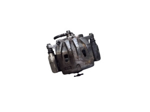 4773048150 (TOYOTA) Суппорт тормозной передний правыйToyota RAV4 HYBRID 15-18 Toyota RAV4 13-18 Lexus RX 09-15