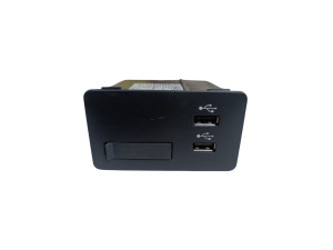 DN4E669U0C (MAZDA) Разъем USB центральной консоли переднийMazda MX-30 20-